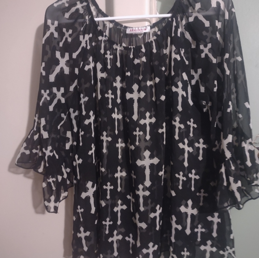 Woman's Sheer‎ Top Reina is the brand size medium